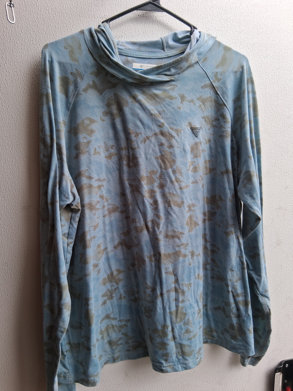 Columbia Hooded Long-Sleeve Sun Shirt in Light Blue and Tan Camo 2X